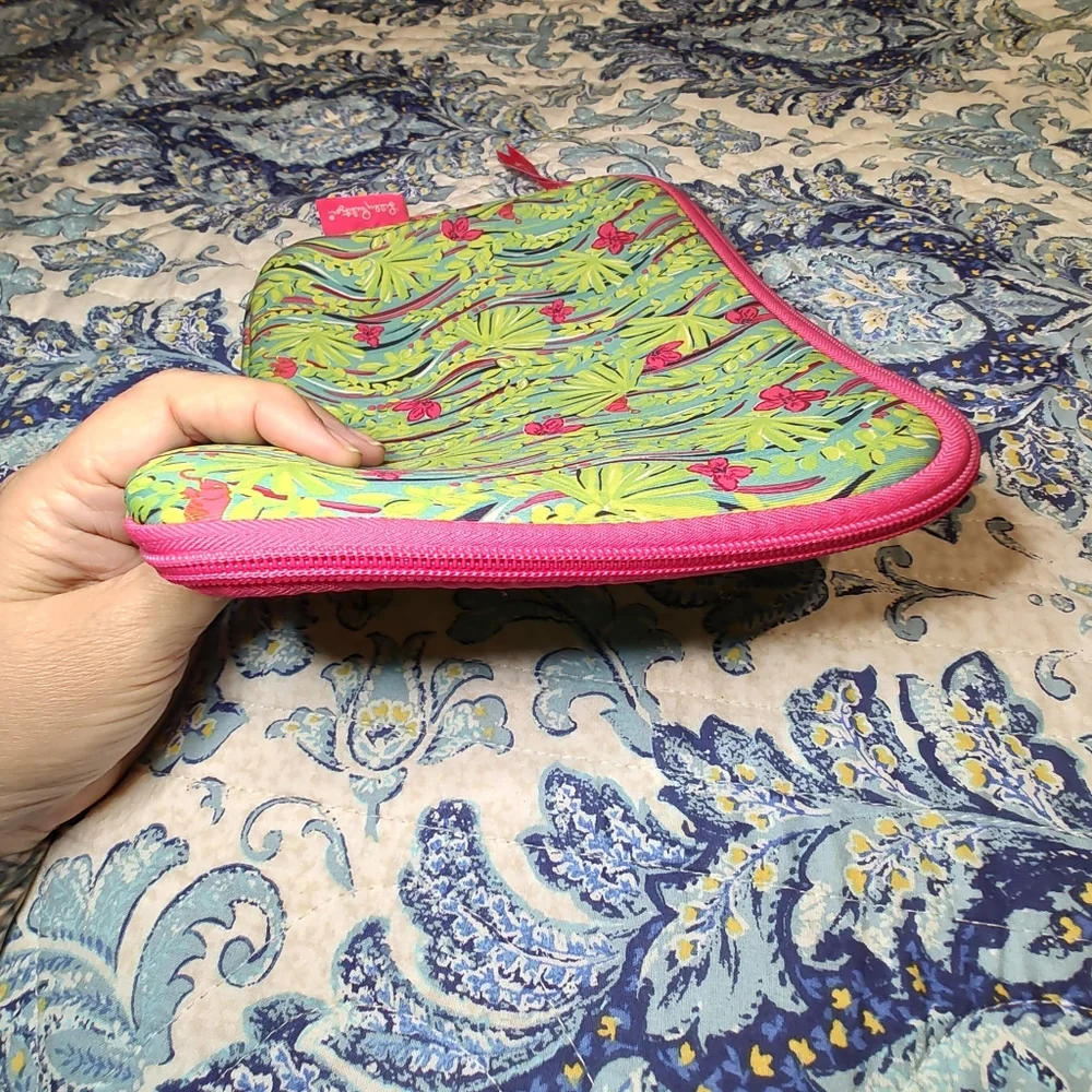 Lily Pulitzer Pink & Green Floral Print Foam Padded iPad Cover Zip Closure - Picture 4 of 9